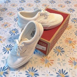 Women’s Vans Era Platform Animal Embossed leather shoes size 7.5men/9women